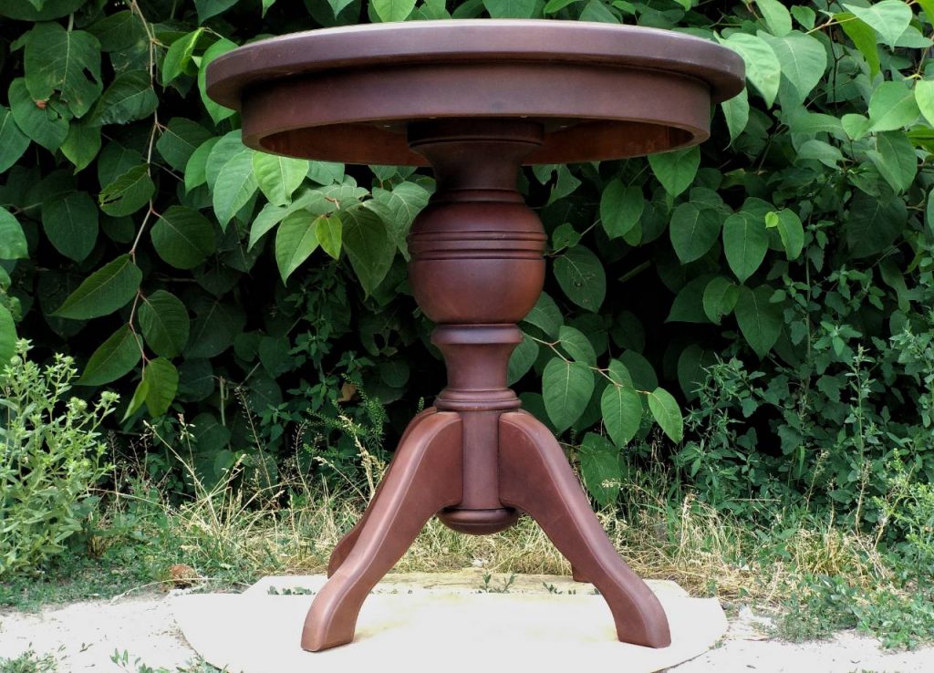 Деревянный круглый стол из ольхи