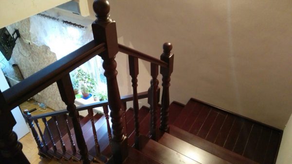 Деревянная лестница на второй этаж в Харькове