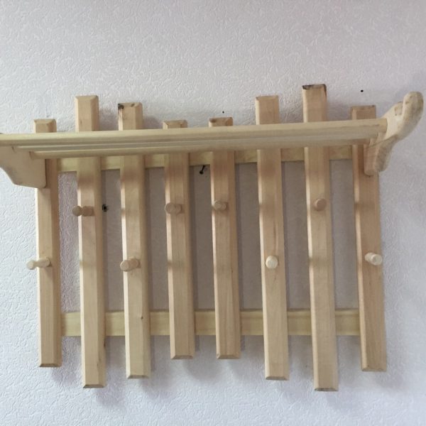 Деревянные вешалки